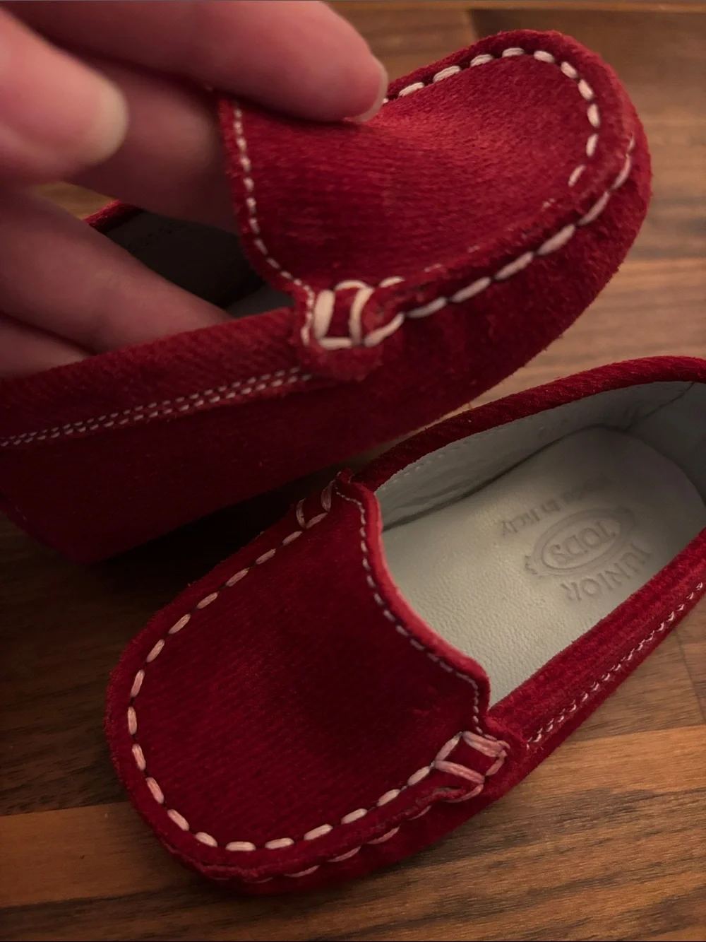 TOD'S Junior Red Velvet Toddlers' Moccasins size 17 (approx 3-6mo)